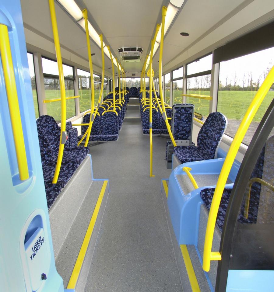 Интерьер Alexander Dennis Enviro300 2007 года  (фото 8 из 15)